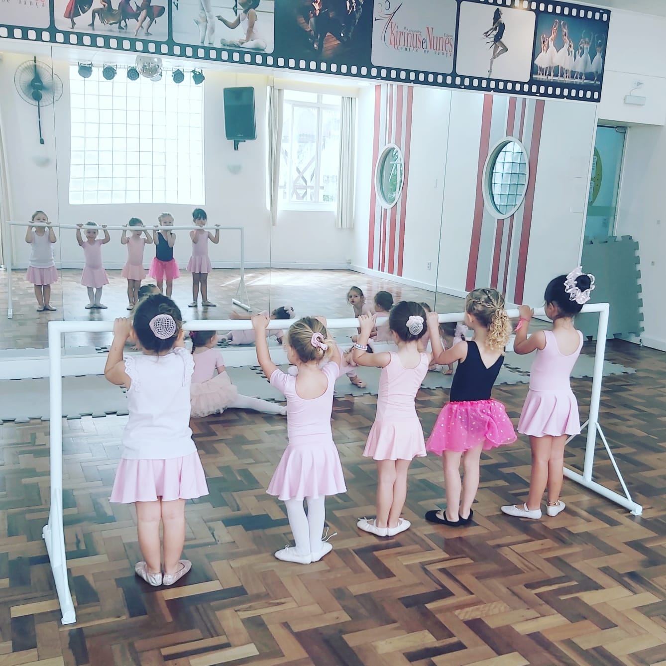 Bailarina trabalhando postura